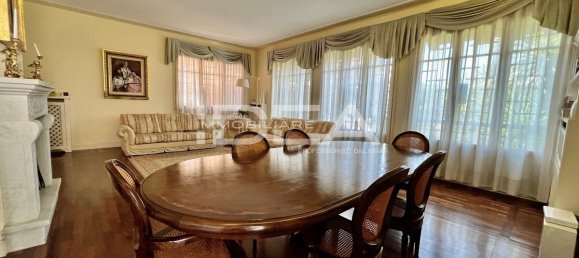 5 bedrooms Villa in Lucca, Italy No. 323240 15