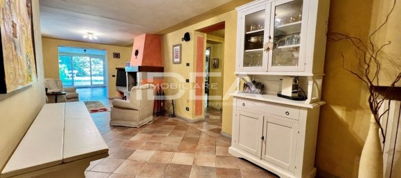 5 bedrooms Villa in Lucca, Italy No. 323240 16
