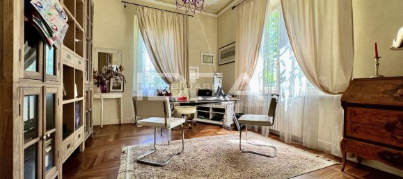 5 bedrooms Villa in Lucca, Italy No. 323240 2