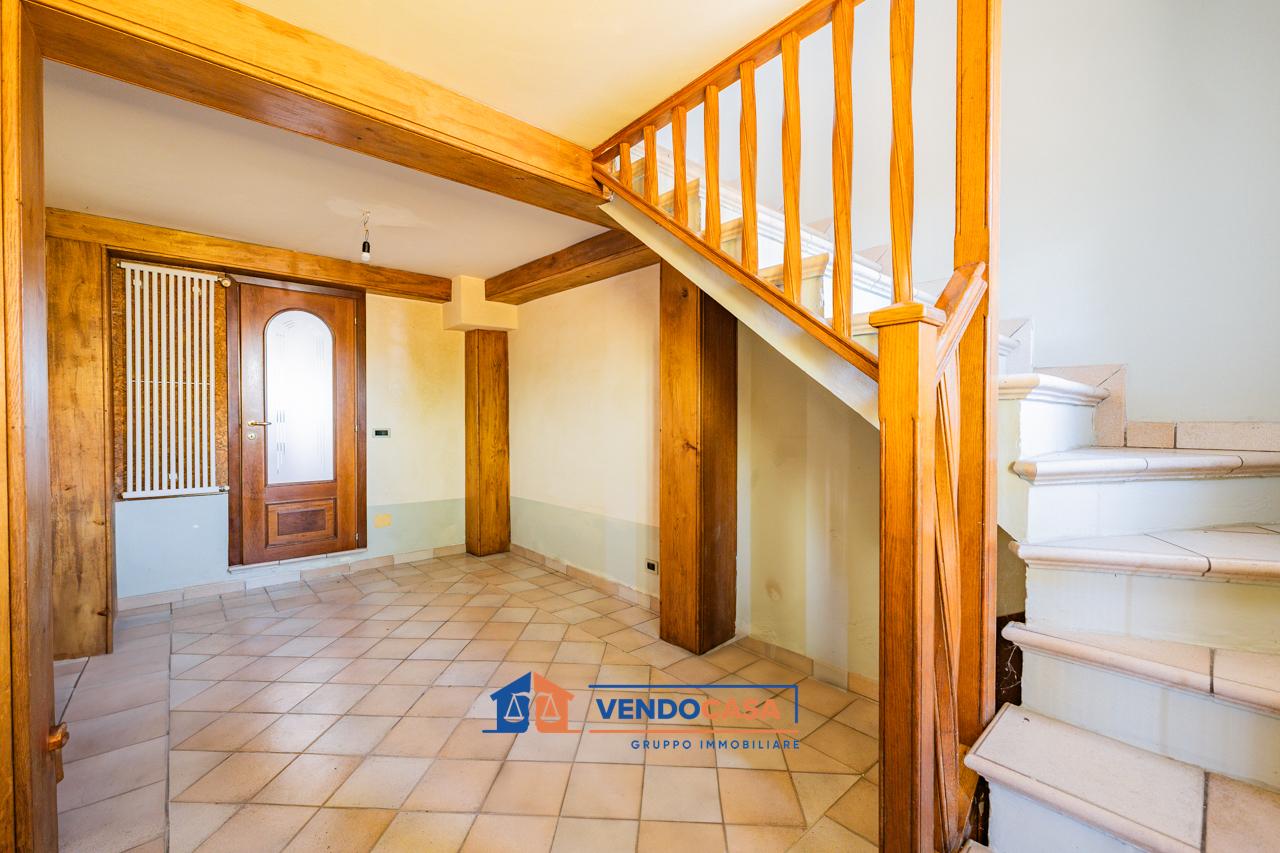 4 rooms House in Centallo, Italy No. 325828