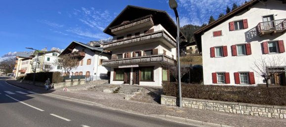 Здание 460м² в Ауронцо ди Кадоре, Италия № 159179 2