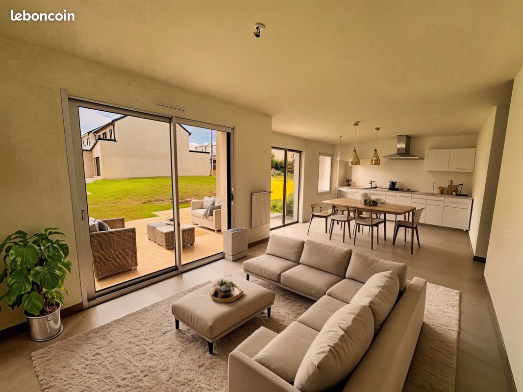 Casa de 4 dormitorios en Breal-sous-Montfort, France No. 207604