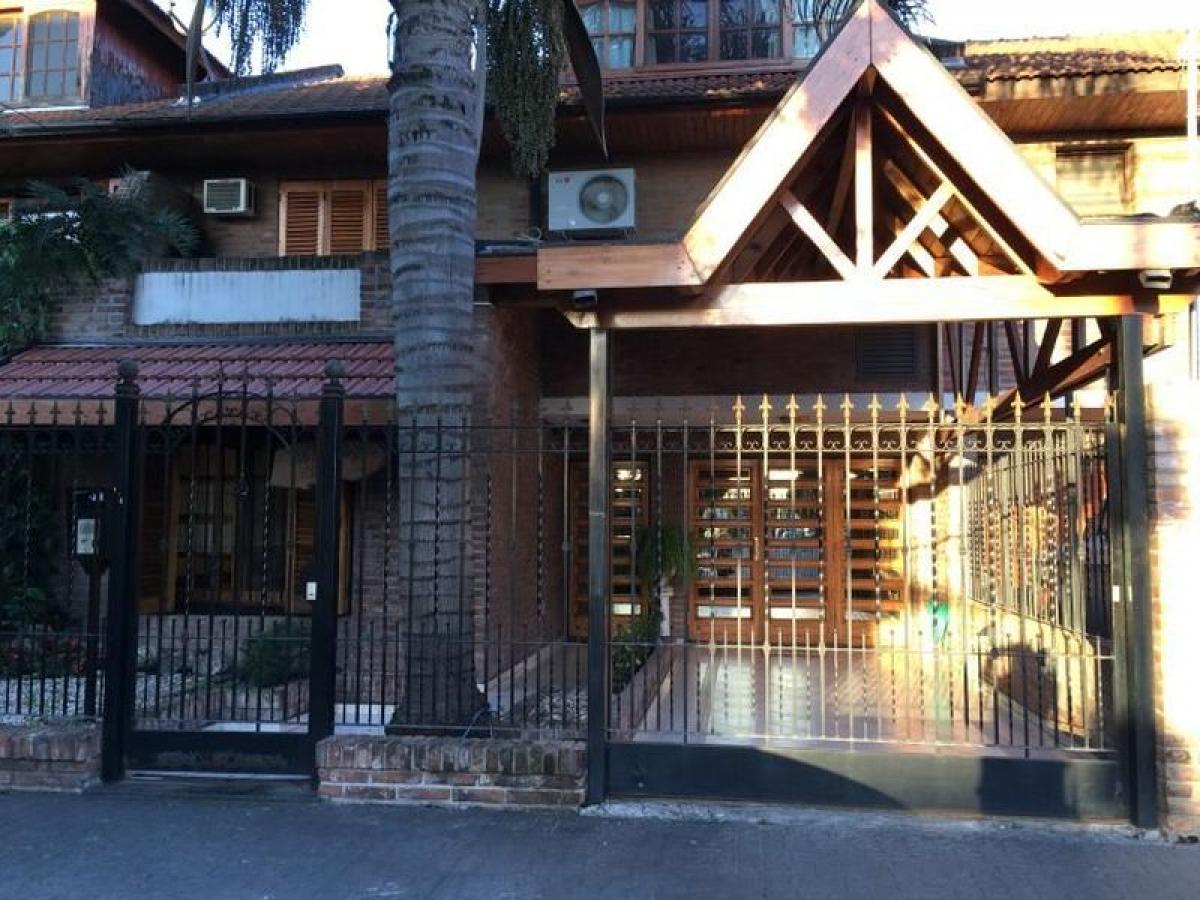 3 bedrooms House in Tres de Febrero, Argentina No. 8475