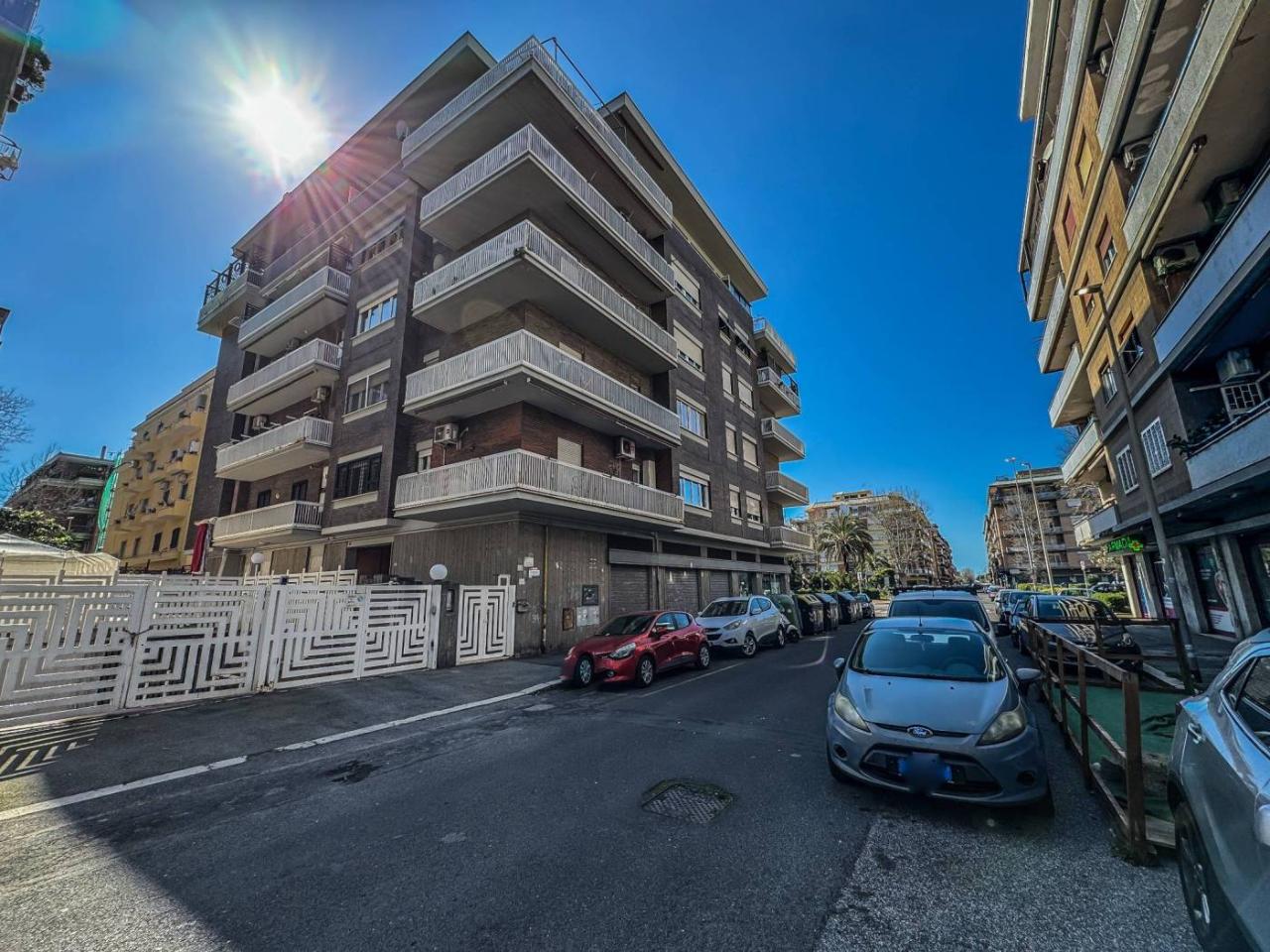 3 rooms Apartment in Rome, Italy No. 41371