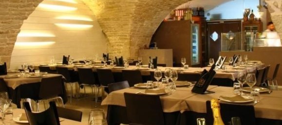 Коммерческая недвижимость 166м² в Лукка, Италия № 62731 6