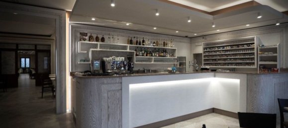 Коммерческая недвижимость 166м² в Лукка, Италия № 62731 2