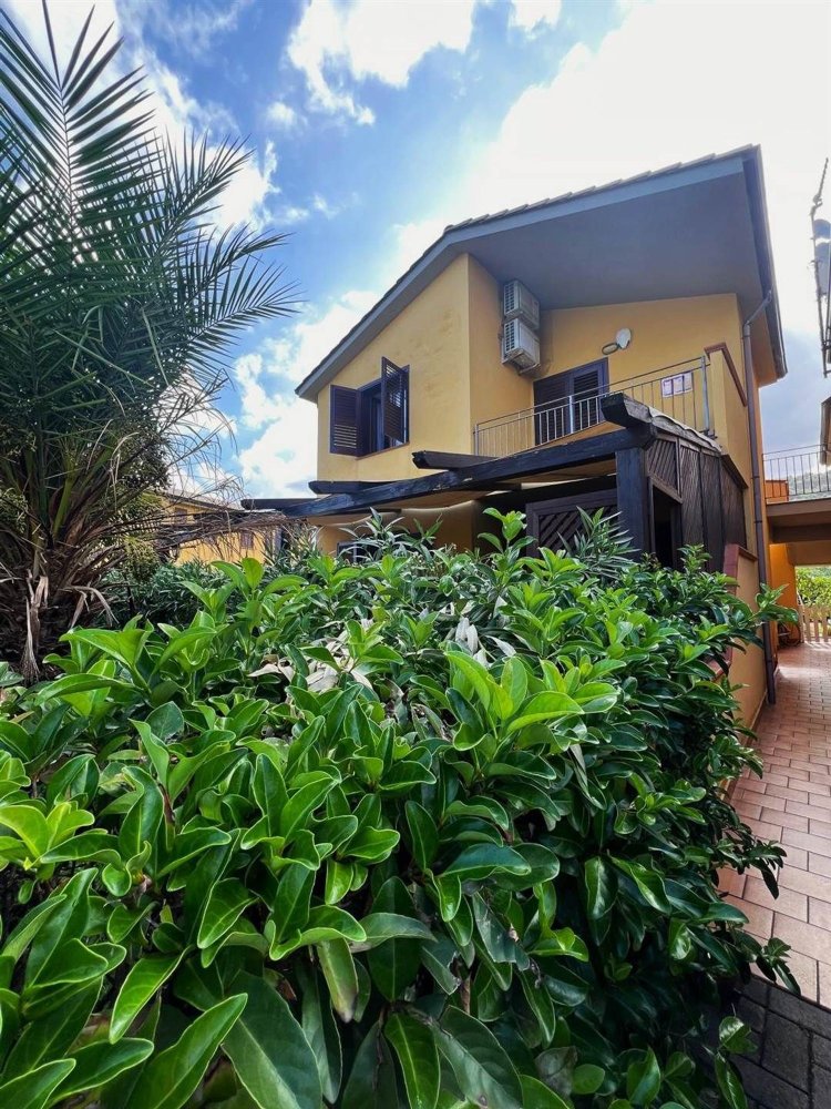 Вилла с 4 комнатами в Кампофеличе ди Рочелла, Италия № 149860