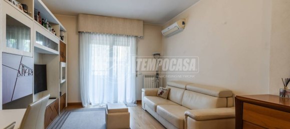 2 bedrooms Apartment in Milan, Italy No. 259877 4