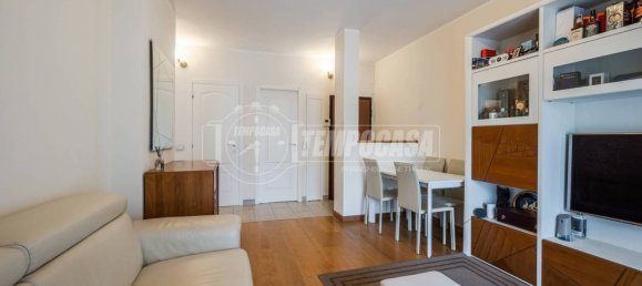 2 bedrooms Apartment in Milan, Italy No. 259877 3