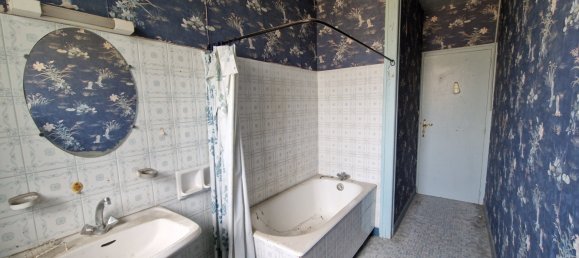 4 bedrooms House in Beaumont-en-Veron, France No. 73579 6