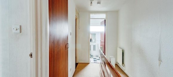 3 bedrooms House in Crawley, United Kingdom No. 6275 10