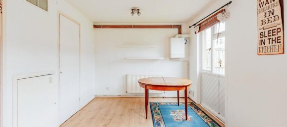 3 bedrooms House in Crawley, United Kingdom No. 6275 6