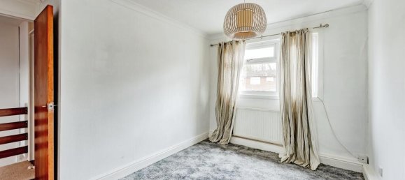 3 bedrooms House in Crawley, United Kingdom No. 6275 11