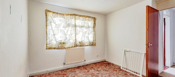 3 bedrooms House in Crawley, United Kingdom No. 6275 13