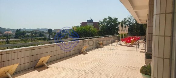 555m² Commercial property in Penafiel, Portugal No. 56320 7