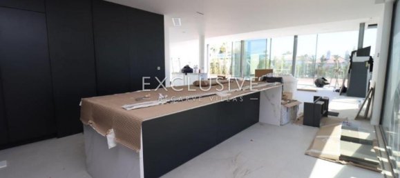 4 bedrooms Villa in Lagoa, Portugal No. 7682 7