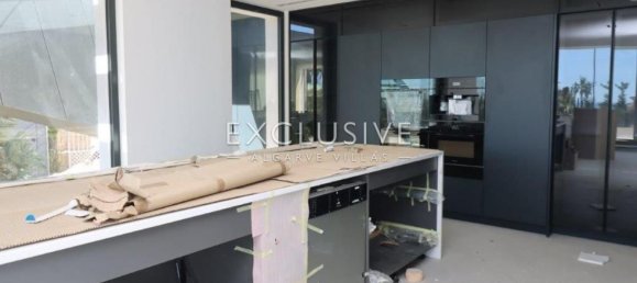 4 bedrooms Villa in Lagoa, Portugal No. 7682 8