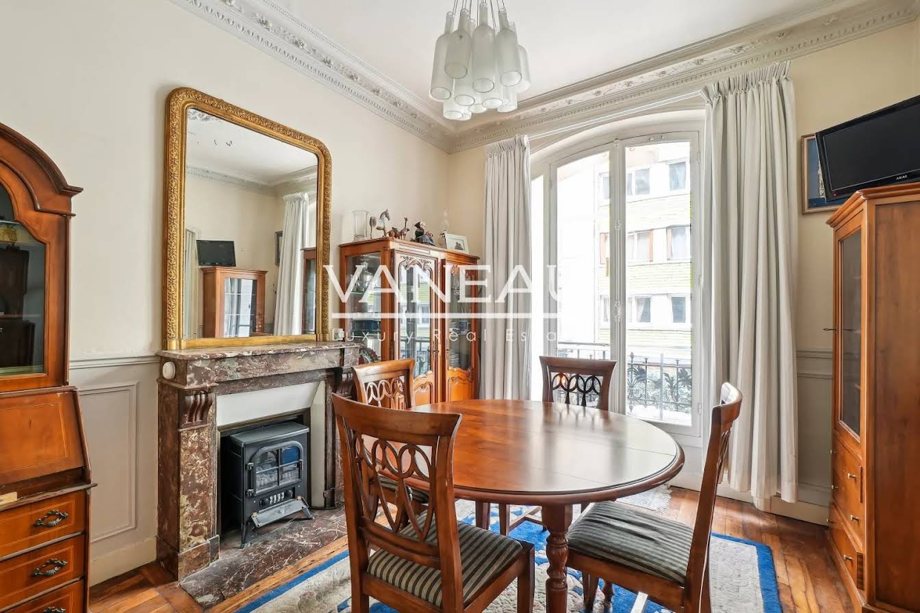 1 bedroom Apartment in Paris, France No. 111254