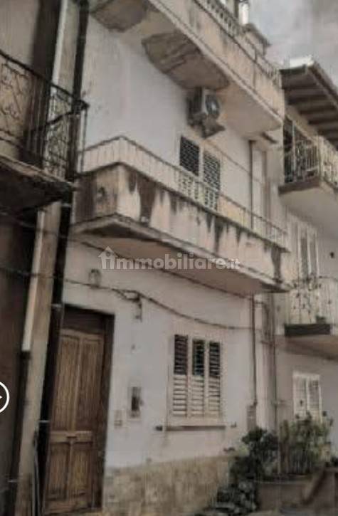 Villa de 4 dormitorios en Falcone, Italy No. 38193