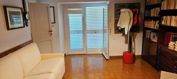 6 rooms House in Montescudaio, Italy No. 273146 7