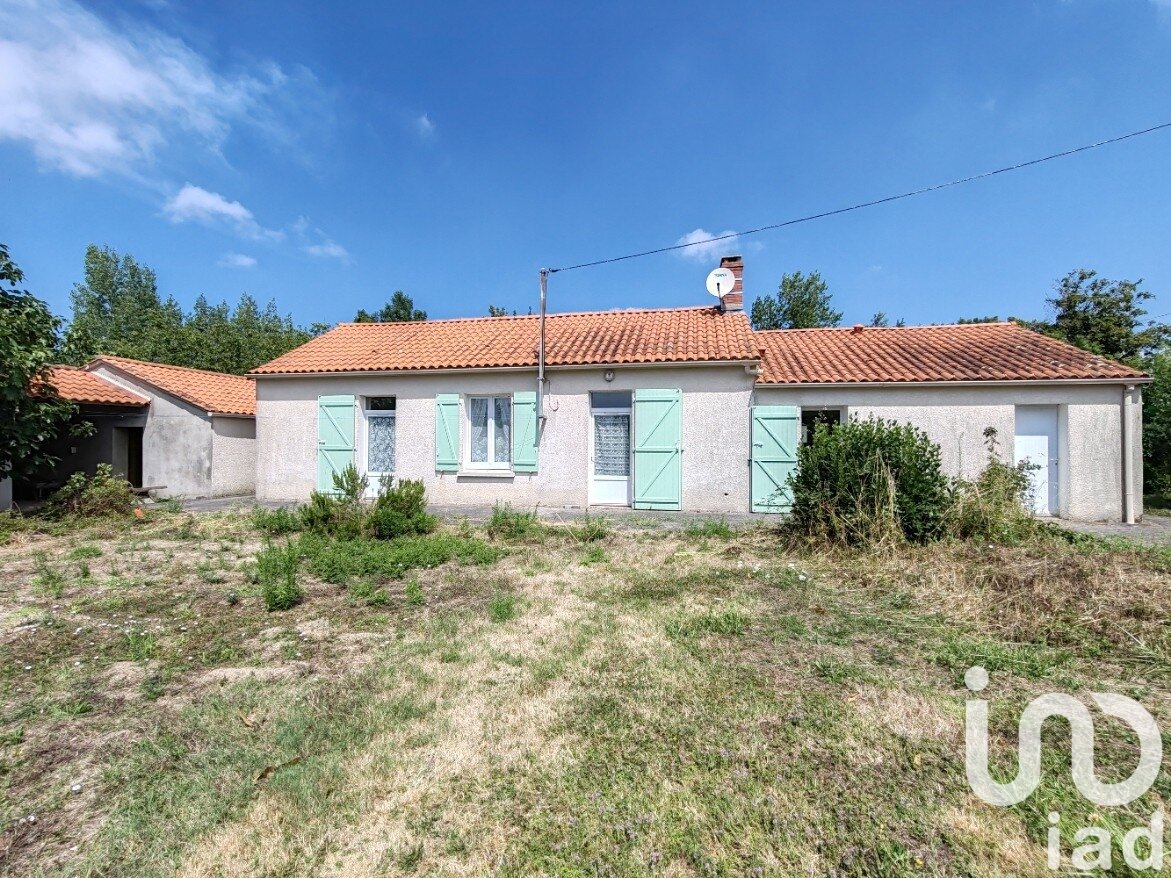 3 bedrooms House in Le Perrier, France No. 277995