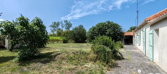 3 bedrooms House in Le Perrier, France No. 277995 2