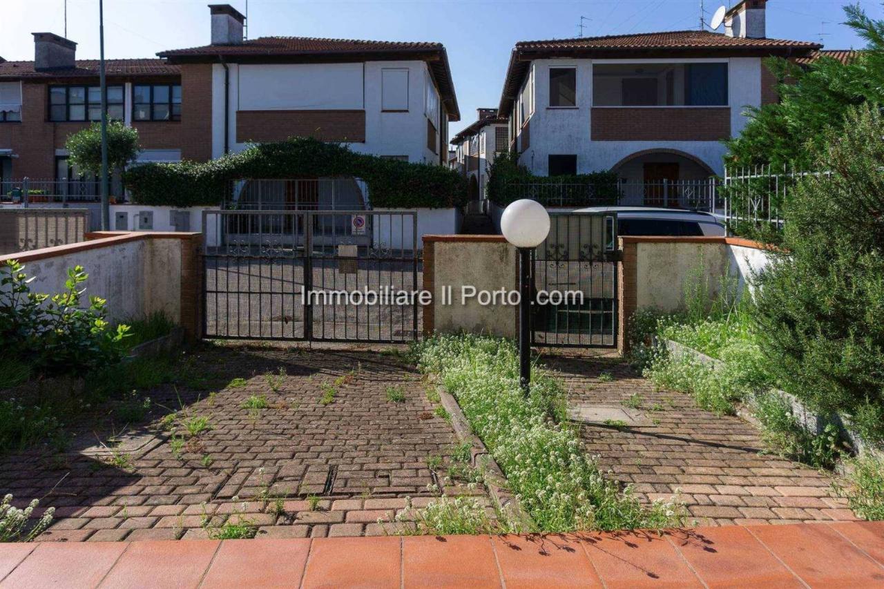 4 rooms Villa in Comacchio, Italy No. 28440