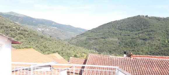 Casa de 5 habitaciónes en Borgomaro, Italy No. 253696 2