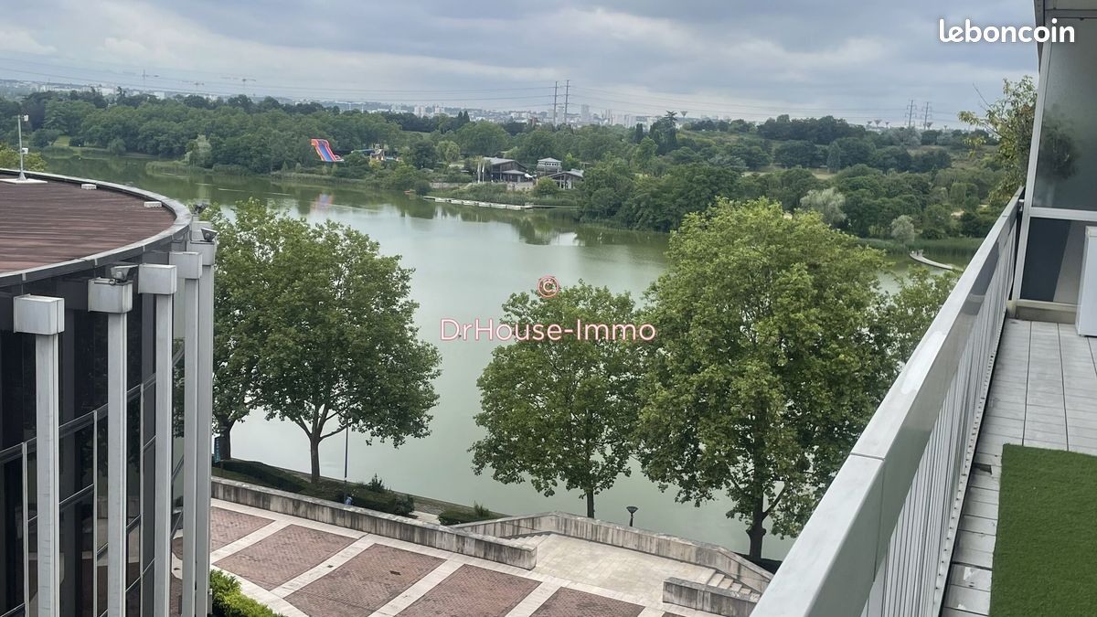 3 bedrooms Apartment in Creteil, France No. 142757