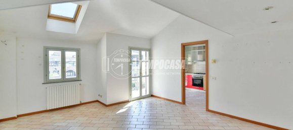 2 Schlafzimmer Penthouse in Erba, Italy, Nr. 297230 2