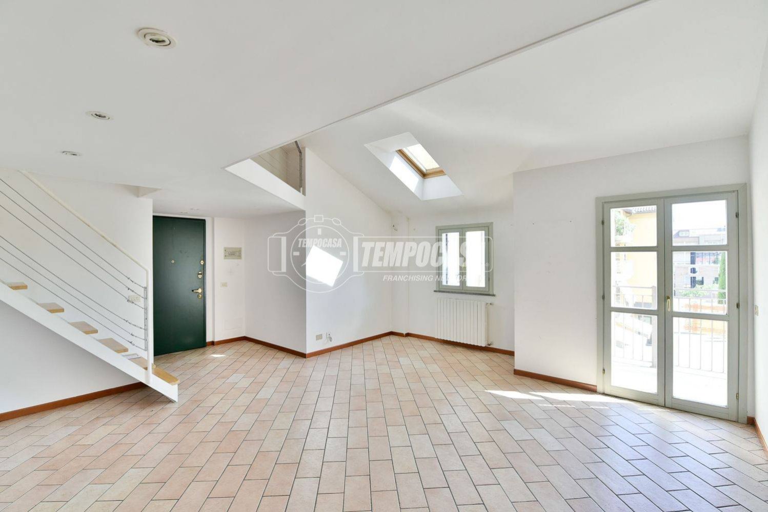 2 Schlafzimmer Penthouse in Erba, Italy, Nr. 297230