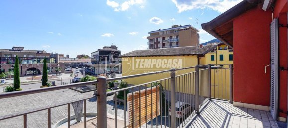 2 Schlafzimmer Penthouse in Erba, Italy, Nr. 297230 5