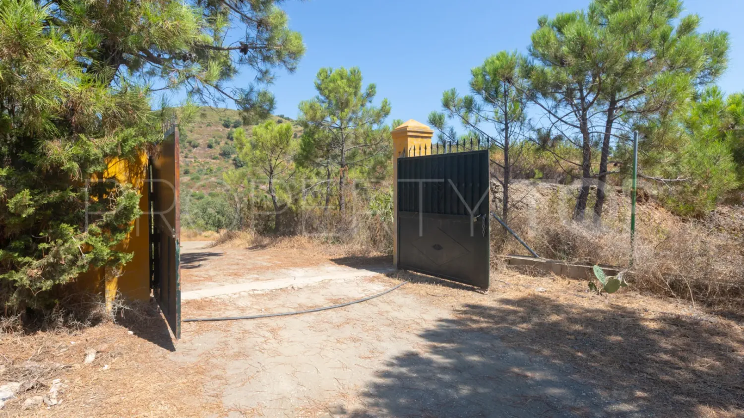  Land in Estepona, Spain No. 177725