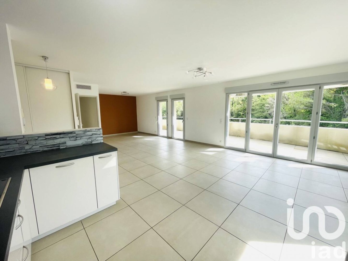 3 chambres Appartement à L'Isle-sur-la-Sorgue, France No. 355557