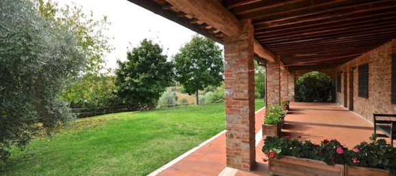 25 rooms House in Città della Pieve, Italy No. 52894 3