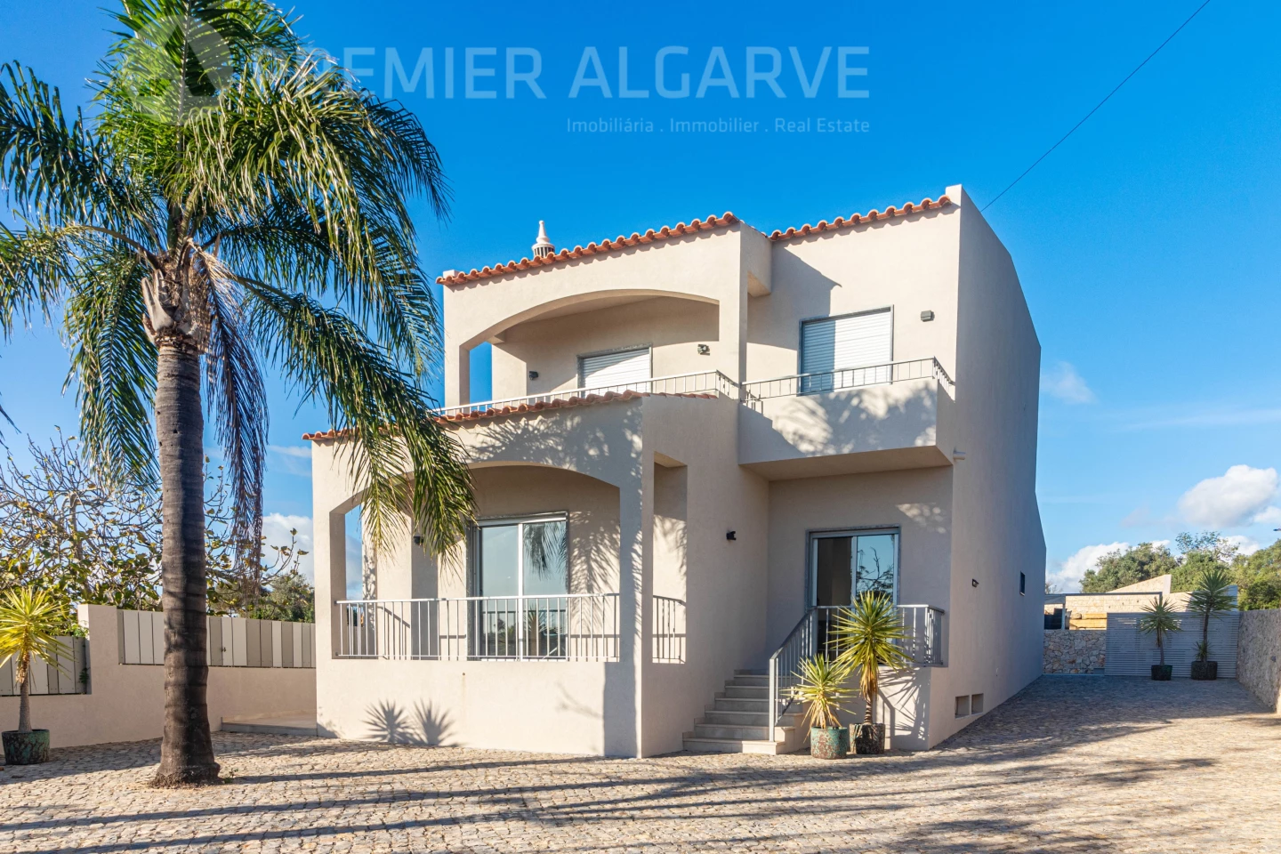 Casa de 5 dormitorios en Quarteira, Portugal No. 111682