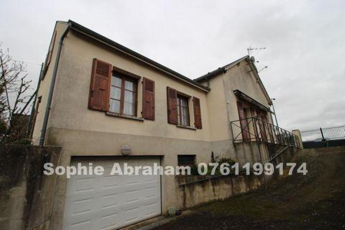 3 bedrooms House in Angerville, France No. 10201