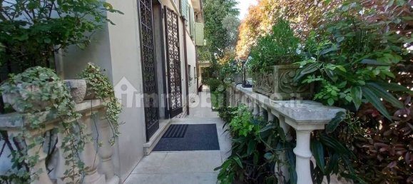 3 bedrooms Villa in Vicenza, Italy No. 168296 2