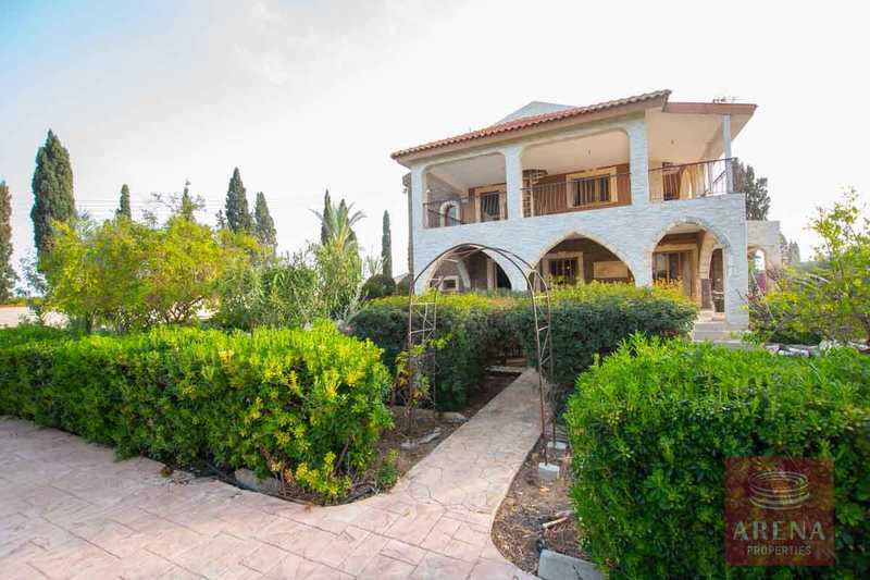 5 bedrooms Villa in Pervolia, Cyprus No. 20126