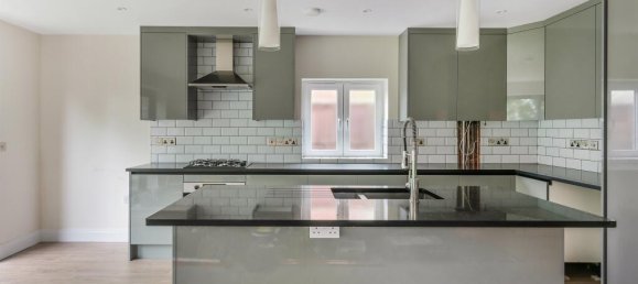 2 bedrooms Bungalow in Feltham, United Kingdom No. 9792 2