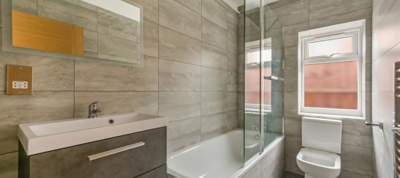 2 bedrooms Bungalow in Feltham, United Kingdom No. 9792 4