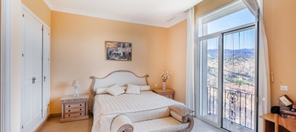 7 bedrooms House in Estepona, Spain No. 115750 9