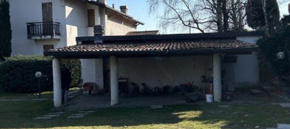 7 rooms Apartment in Erba, Italy No. 3927 8