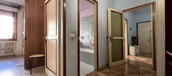 3 bedrooms Apartment in Florence, Italy No. 44990 10