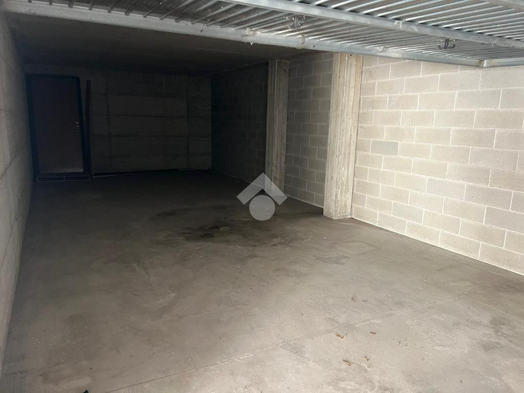 1 room Garage in Caravaggio, Italy No. 359988