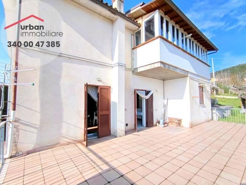 Квартира с 4 комнатами в Л’Акуила, Италия № 117630