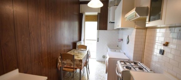 2-salle Appartement à Piacenza, Italy No. 258431 7