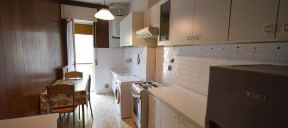 2-salle Appartement à Piacenza, Italy No. 258431 6