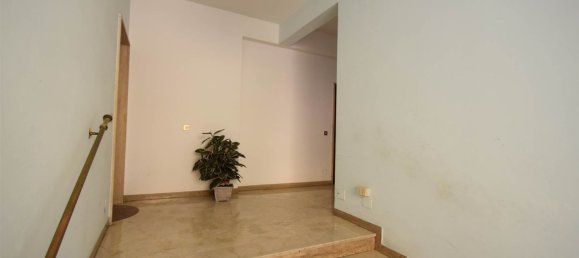 2-salle Appartement à Piacenza, Italy No. 258431 17