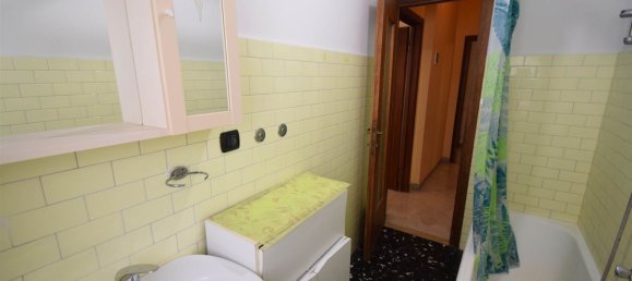 2-salle Appartement à Piacenza, Italy No. 258431 16